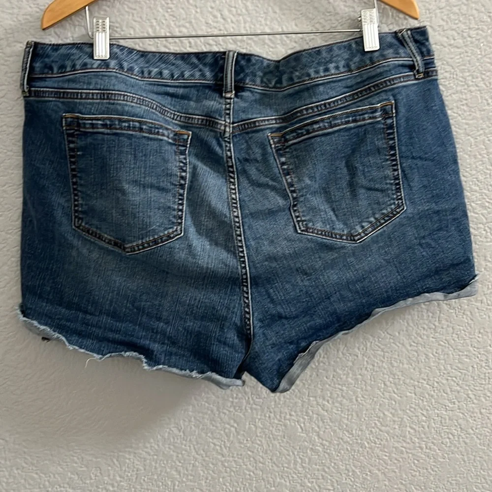 Torrid Super Soft Mid-Rise Denim Jeans Short Size 22 - Picture 4 of 6